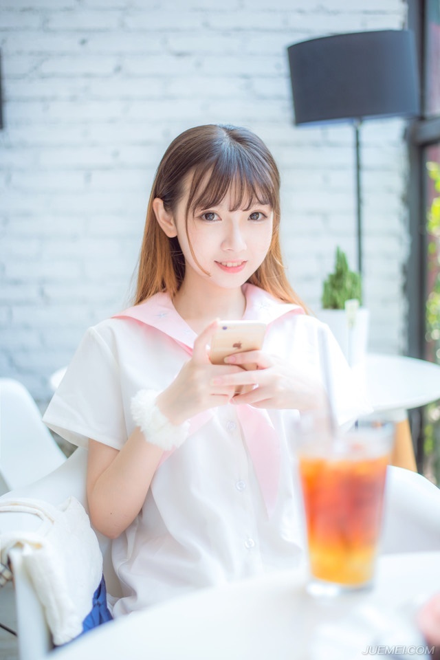 当你穿上了爱情的婚纱，我也披上了和尚的袈裟……